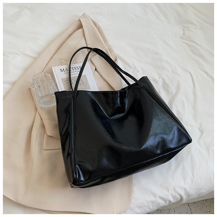 Miss Velora Roma Soft Shoulder Bag in Black