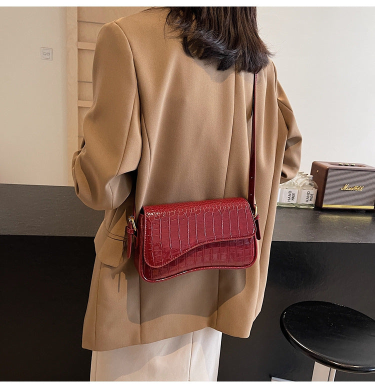 Miss Velora Perla Shoulder Bag in Crocodile Pattern Red