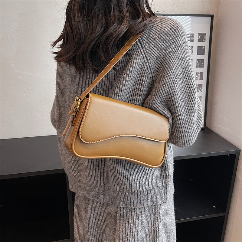 Miss Velora Perla Shoulder Bag in Reddish Brown