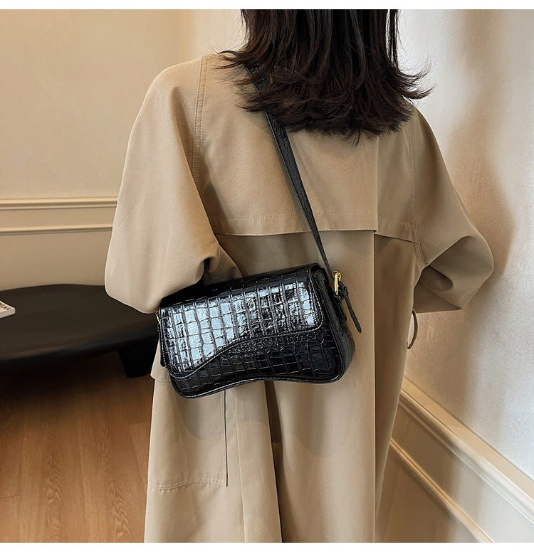 Miss Velora Perla Shoulder Bag in Crocodile Pattern Black
