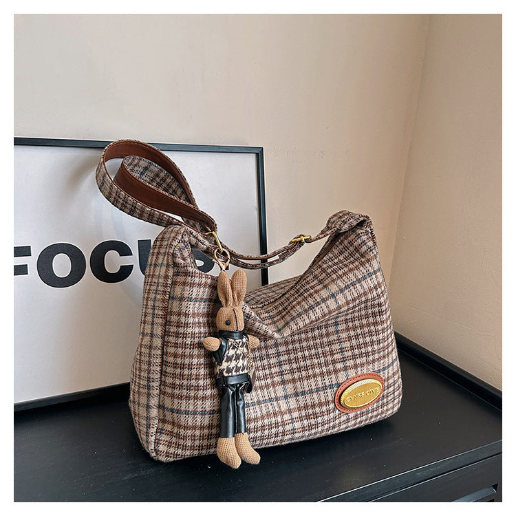 Miss Velora Alma Plaid Shoulder Bag in Khaki Pendant