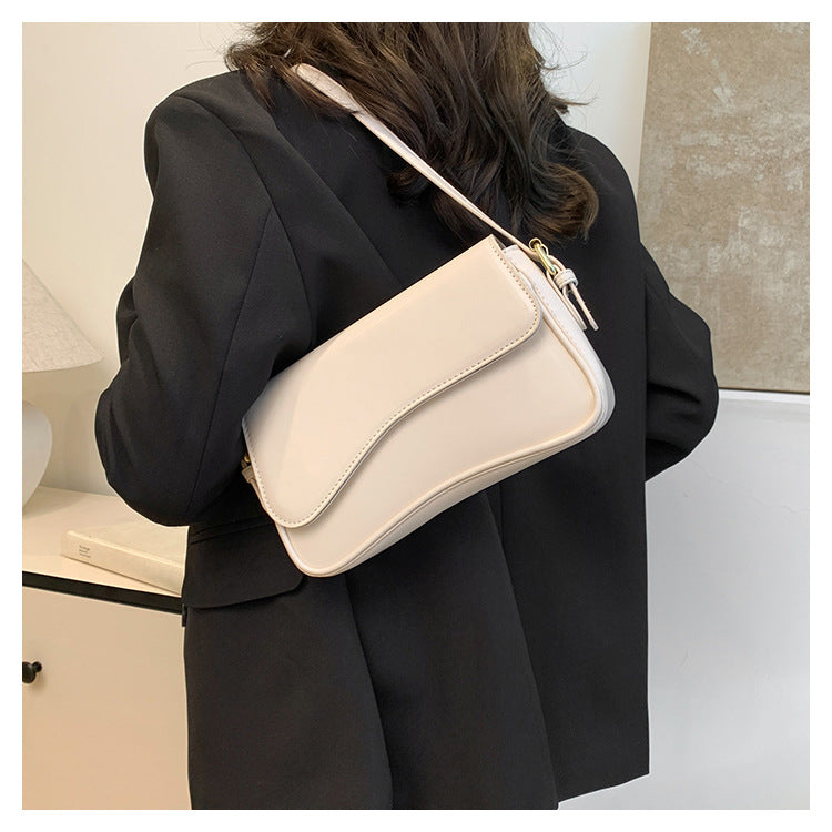 Miss Velora Perla Shoulder Bag in Beige